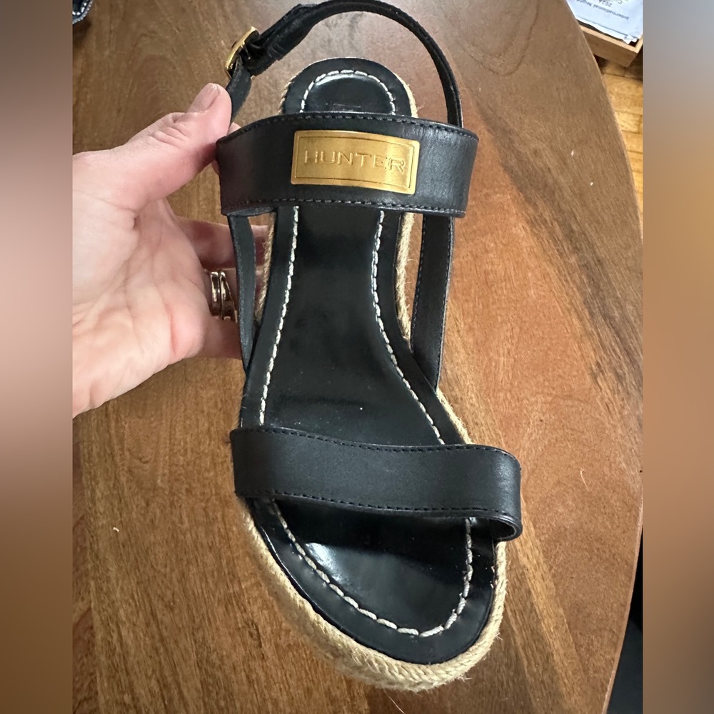 Hunter Gonave black leather, Wood block heel sandal size 7